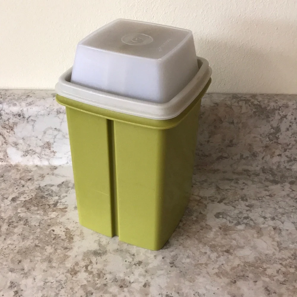 Tupperware small pickle container